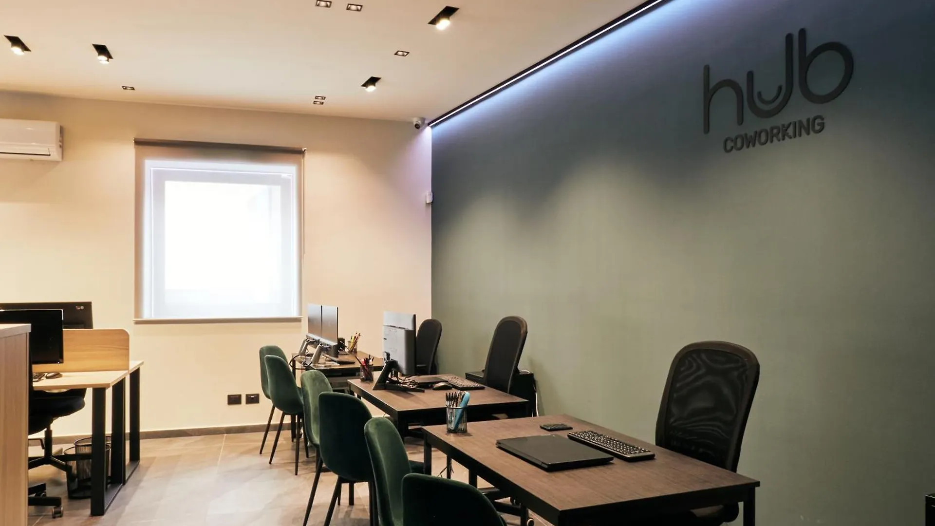 Hub Rooms Carini 0*,  Italy