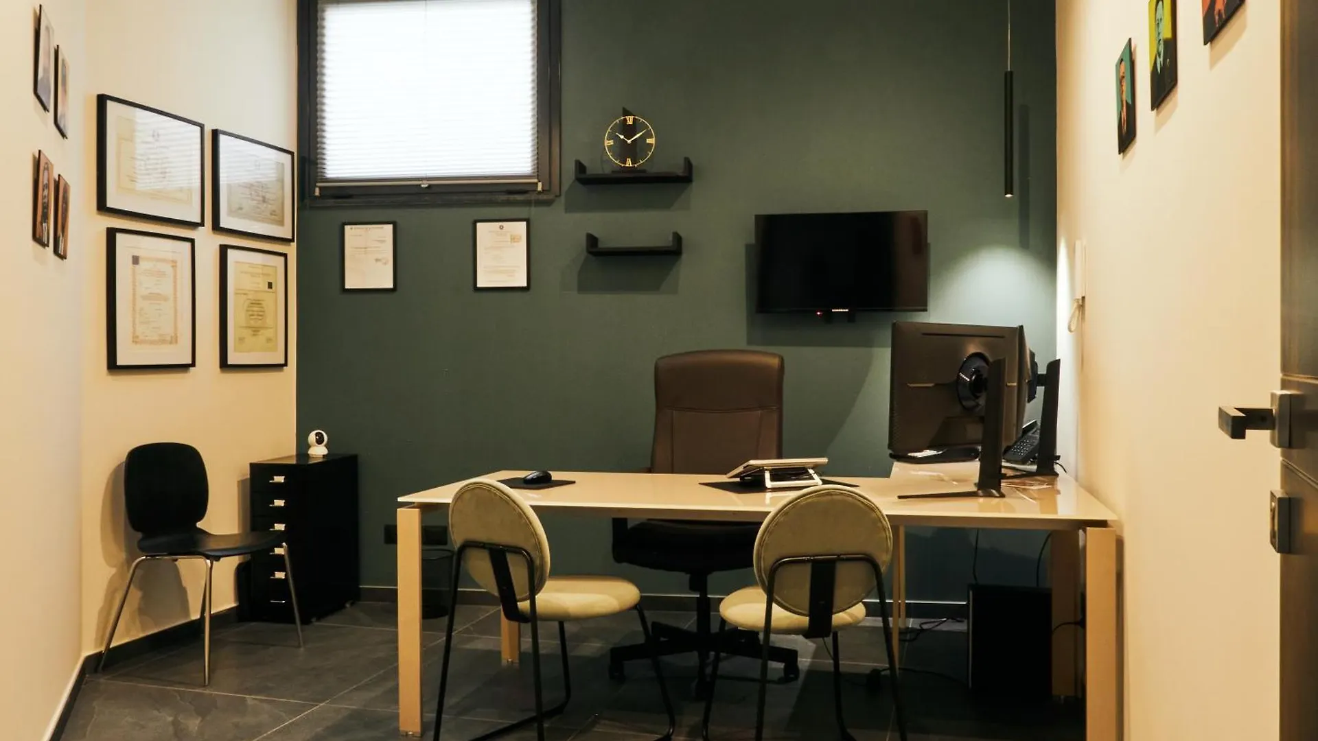 Hub Rooms Carini 0*,