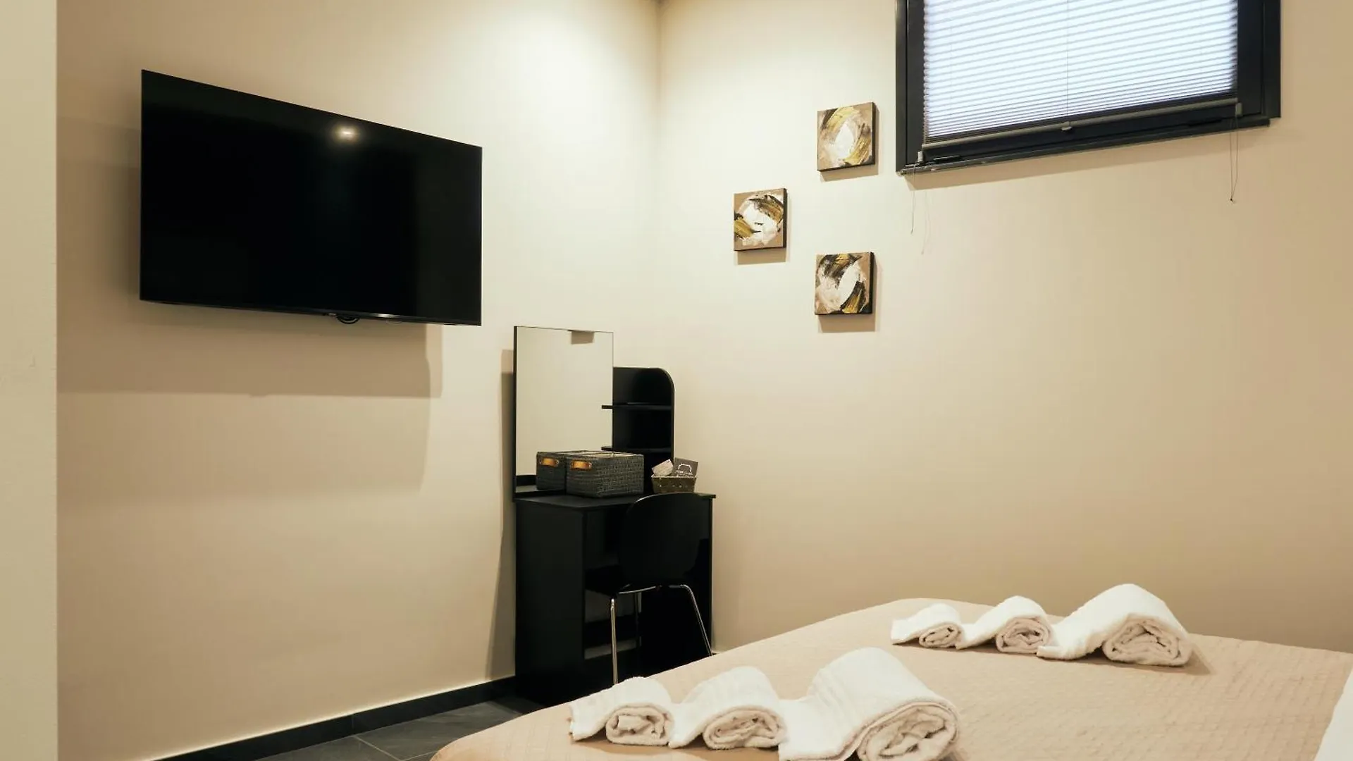 Guest house Hub Rooms Carini Italy