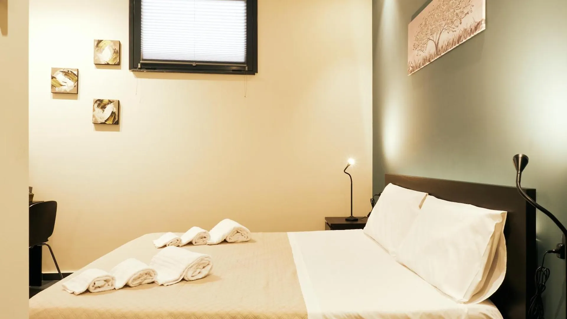 Hub Rooms Carini 0*,  Italy